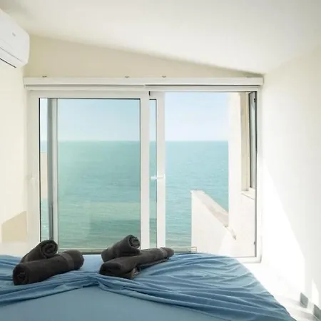 Exclusive Seafront Duplex With Jacuzzi 아파트