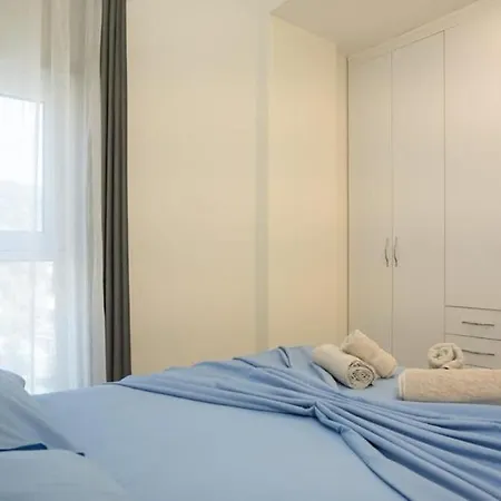 아파트 Exclusive Seafront Duplex With Jacuzzi