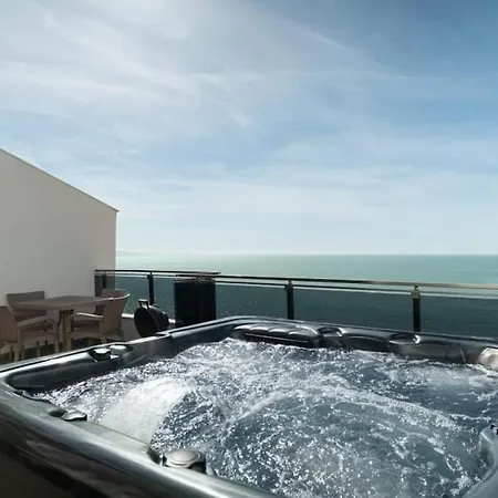 Exclusive Seafront Duplex With Jacuzzi 아파트 *