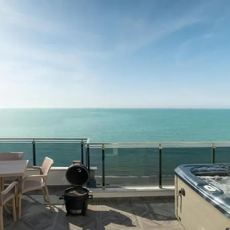 Exclusive Seafront Duplex With Jacuzzi